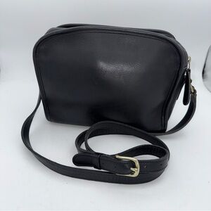 Coach vintage women black leather crossbody shoulder bag made in USA camera bag